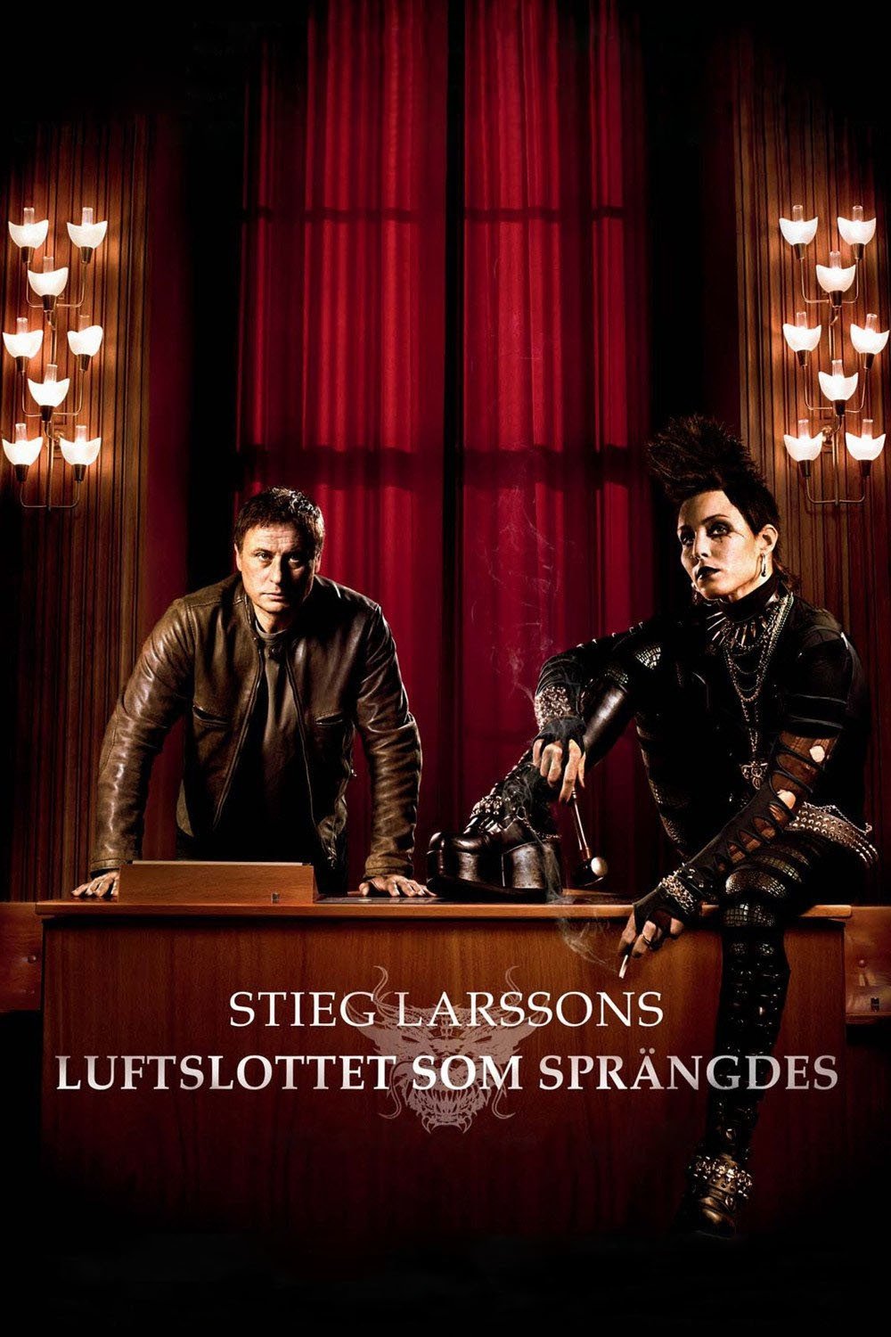 Arı Kovanına Çomak Sokan Kız